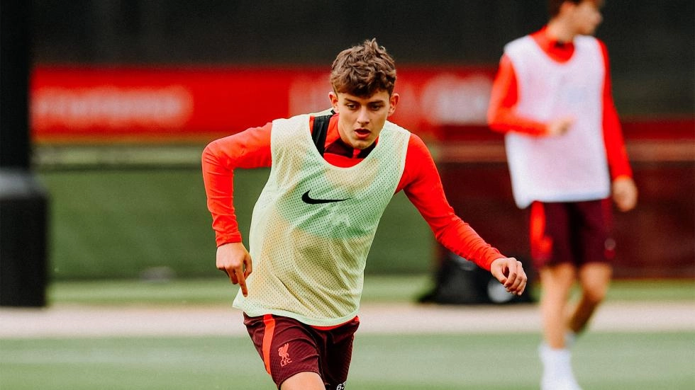 Owen Beck joins Bolton Wanderers on loan