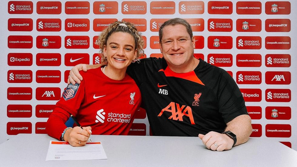 Leanne Kiernan signs new contract with LFC Women
