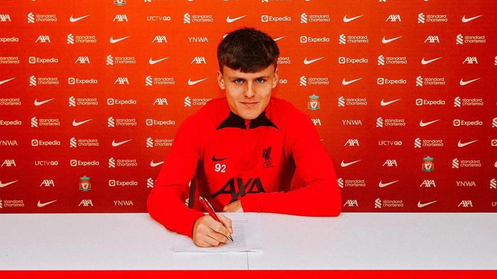 Ben Doak signs first pro contract with Liverpool FC