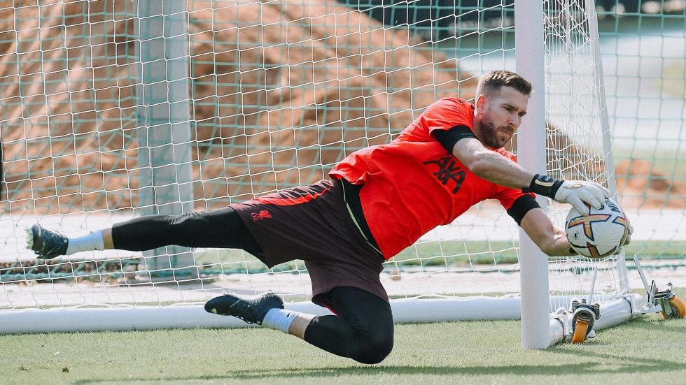 Inside Training video: Up close with the goalkeepers in Dubai