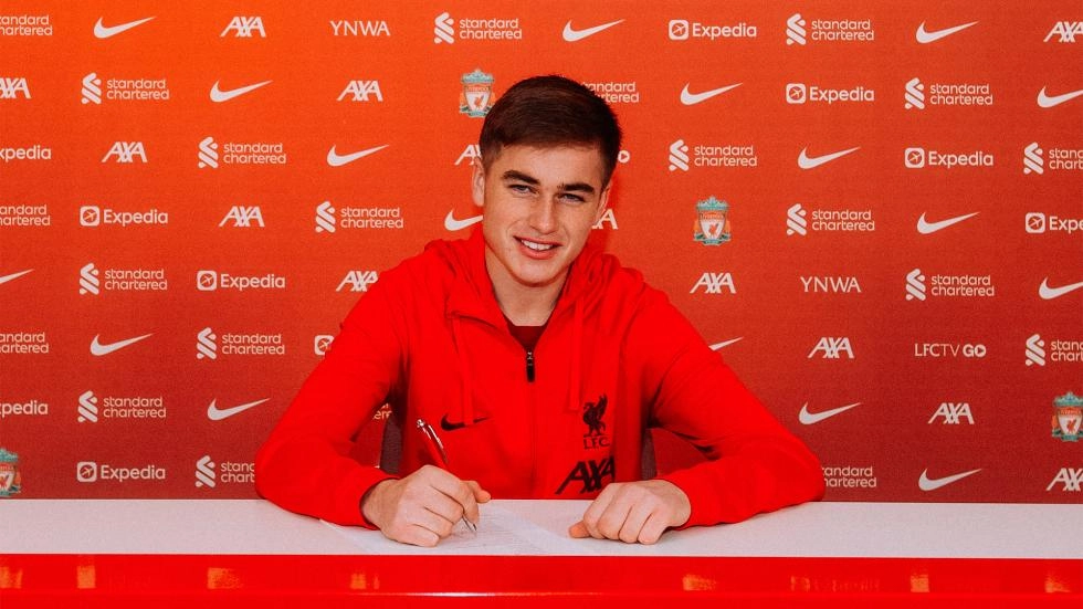 Michael Laffey signs first professional contract with LFC