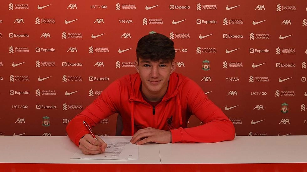 Lewis Koumas signs first professional contract with LFC