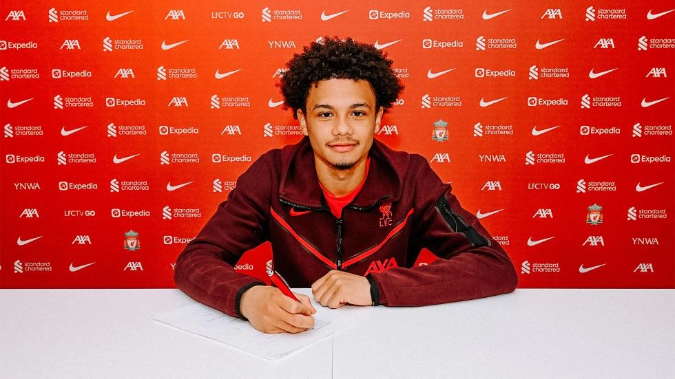 Ranel Young signs first pro contract with Liverpool FC