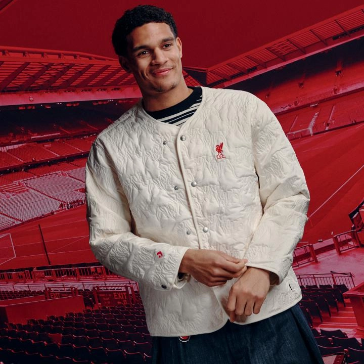 リバプール　✖️ コンバース　ライナージャケット Converse x リバプールFC限定エディションコレクション 公式画像