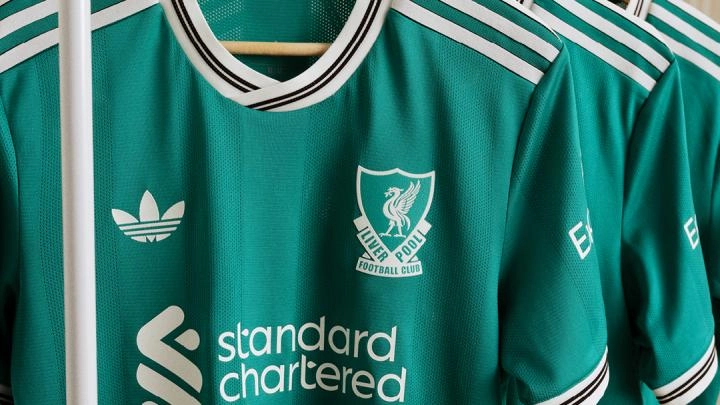 詳細：リバプールの新しいアディダスの2025-26年のサードキット