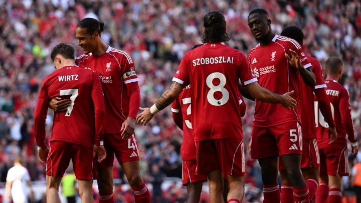Photos: Isak, Robertson and Wirtz celebrate Anfield strikes against Palace