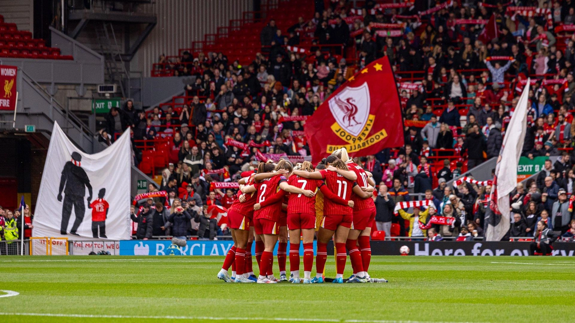 WSL at Anfield: リバプール対マンチェスターシティの試合画像とファン