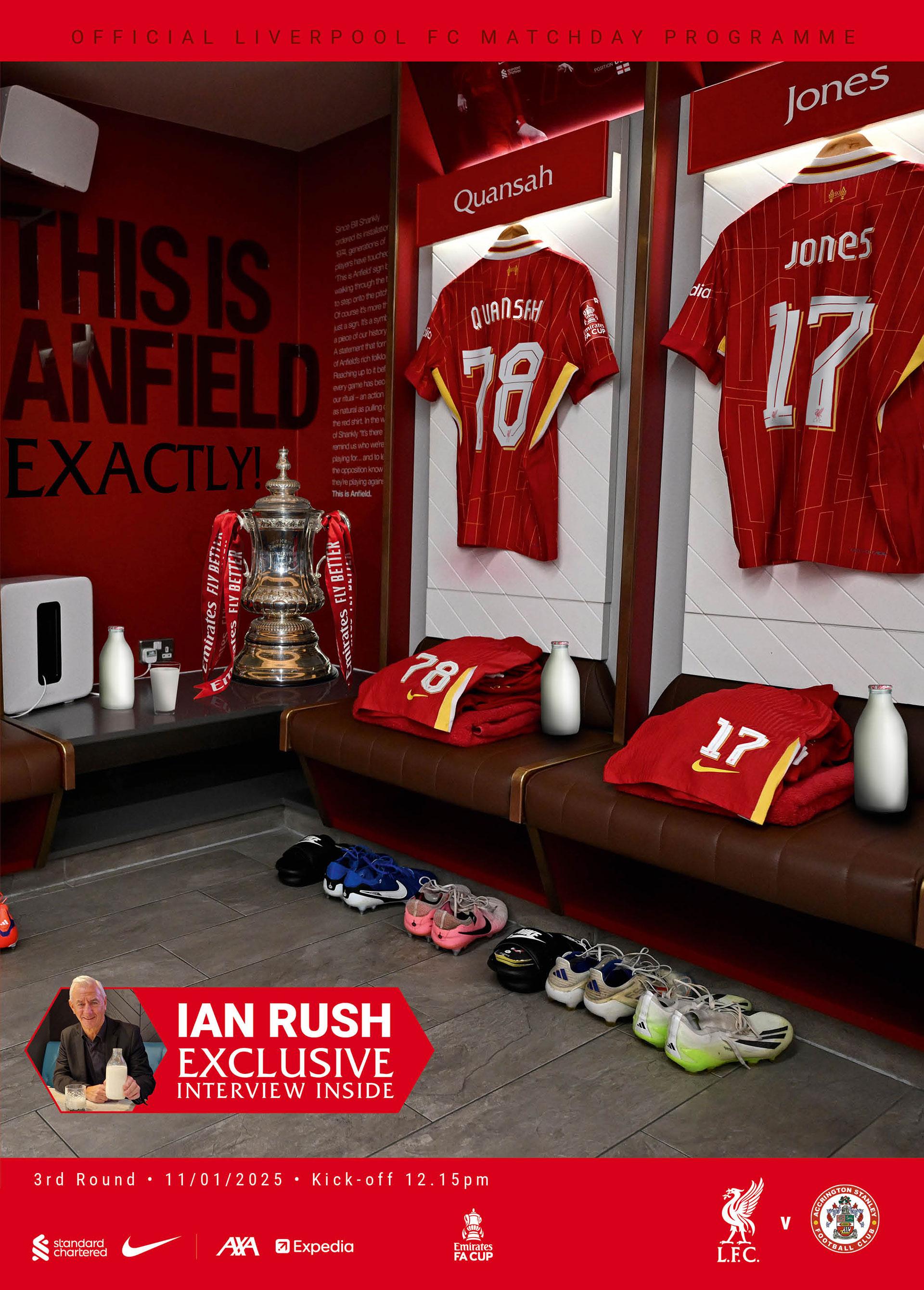 リバプール対アクリントン・スタンレーのマッチデープログラムを手に