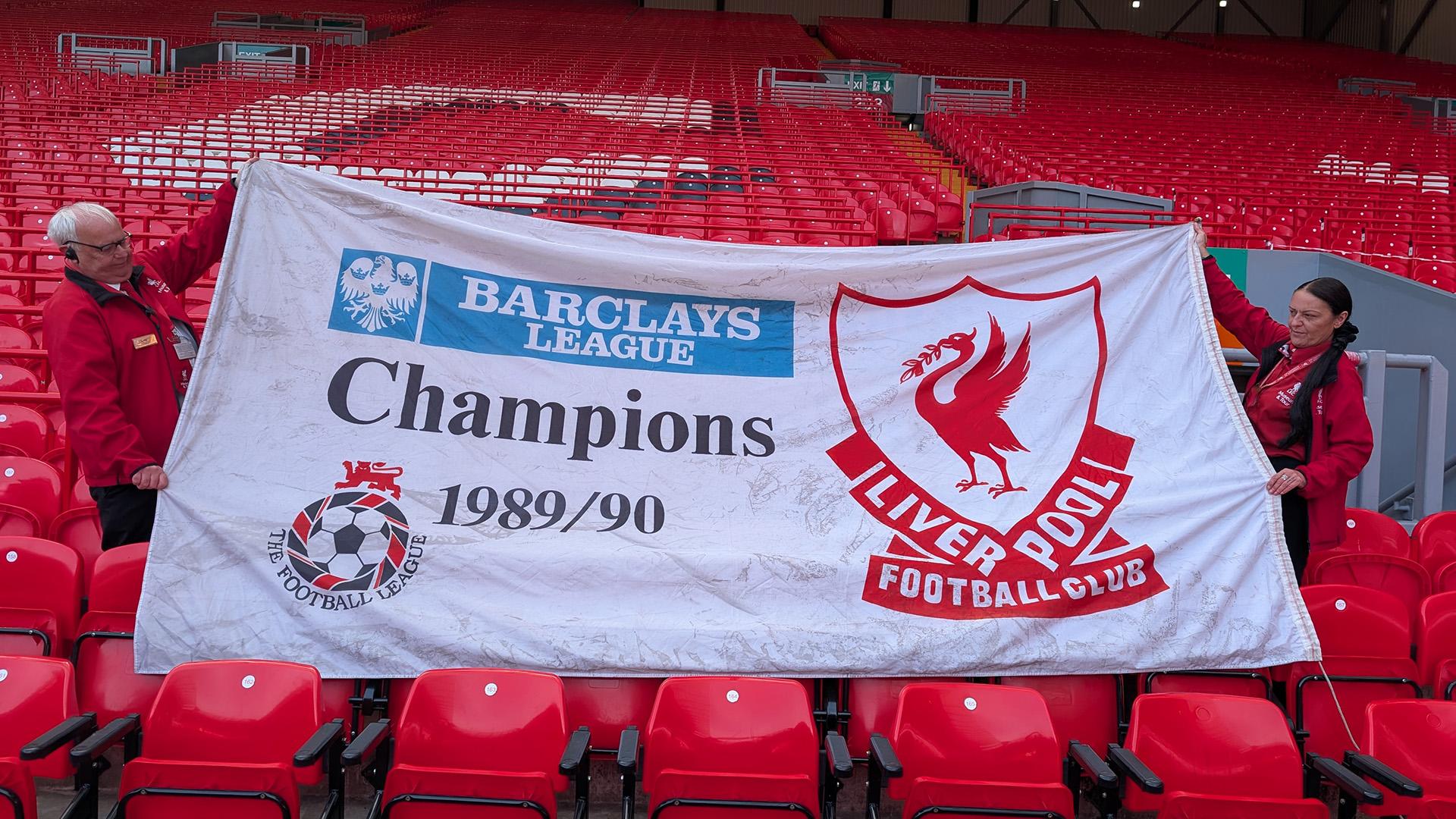 リバプールFC チャンピオン フラッグ Amazon.co.jp: Liverpool FC