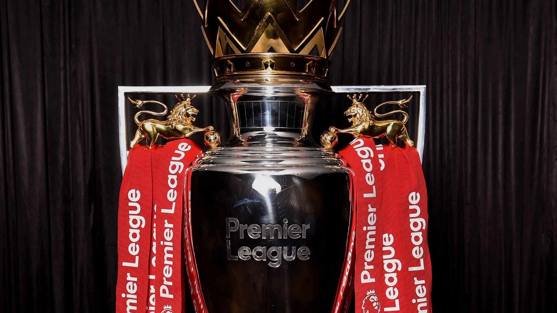 決定：ヴァージル・ヴァン・ダイクにプレミアリーグのトロフィーを贈る