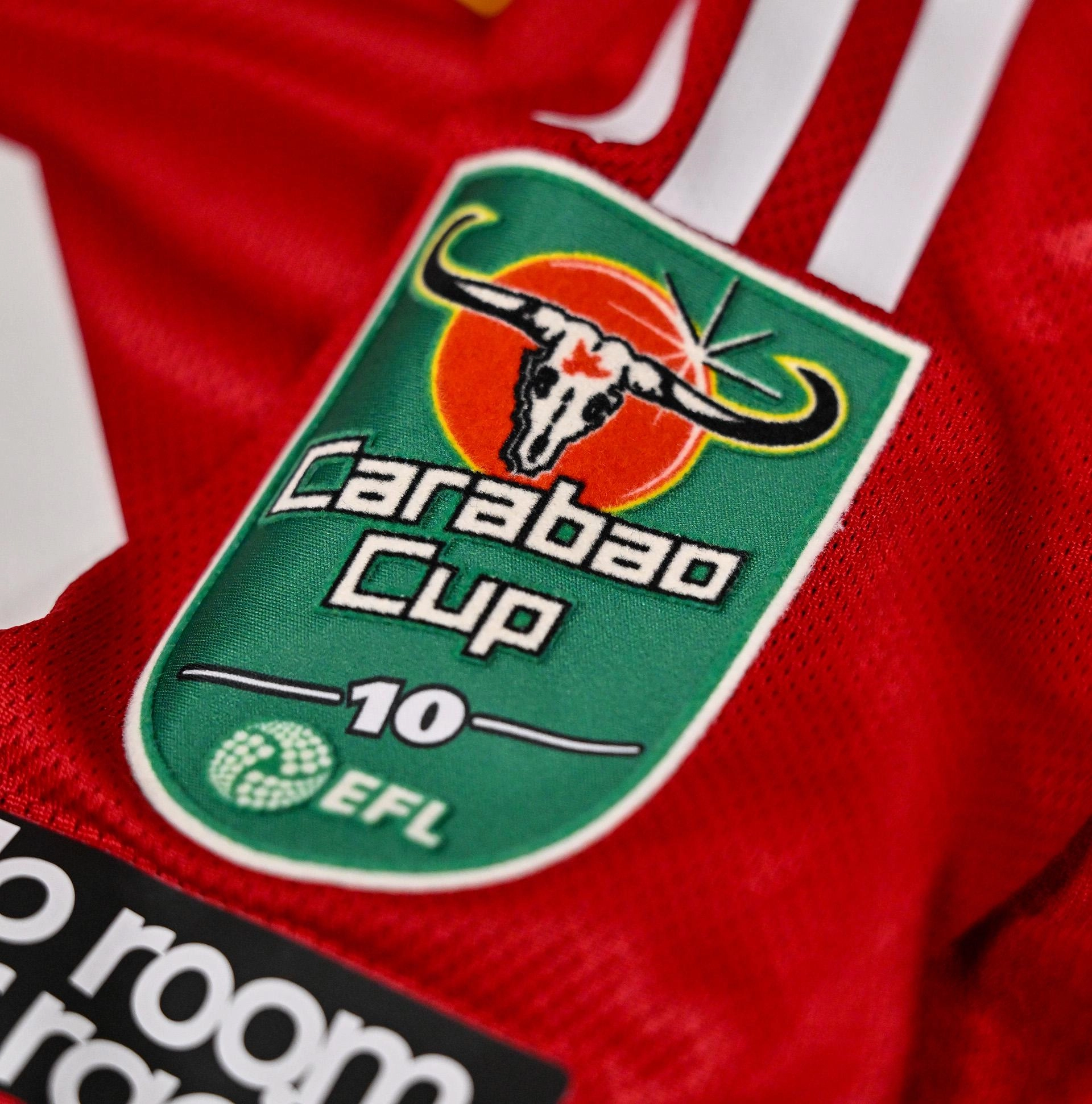 リバプール、サウサンプトン戦でカラバオカップの新シャツバッジを