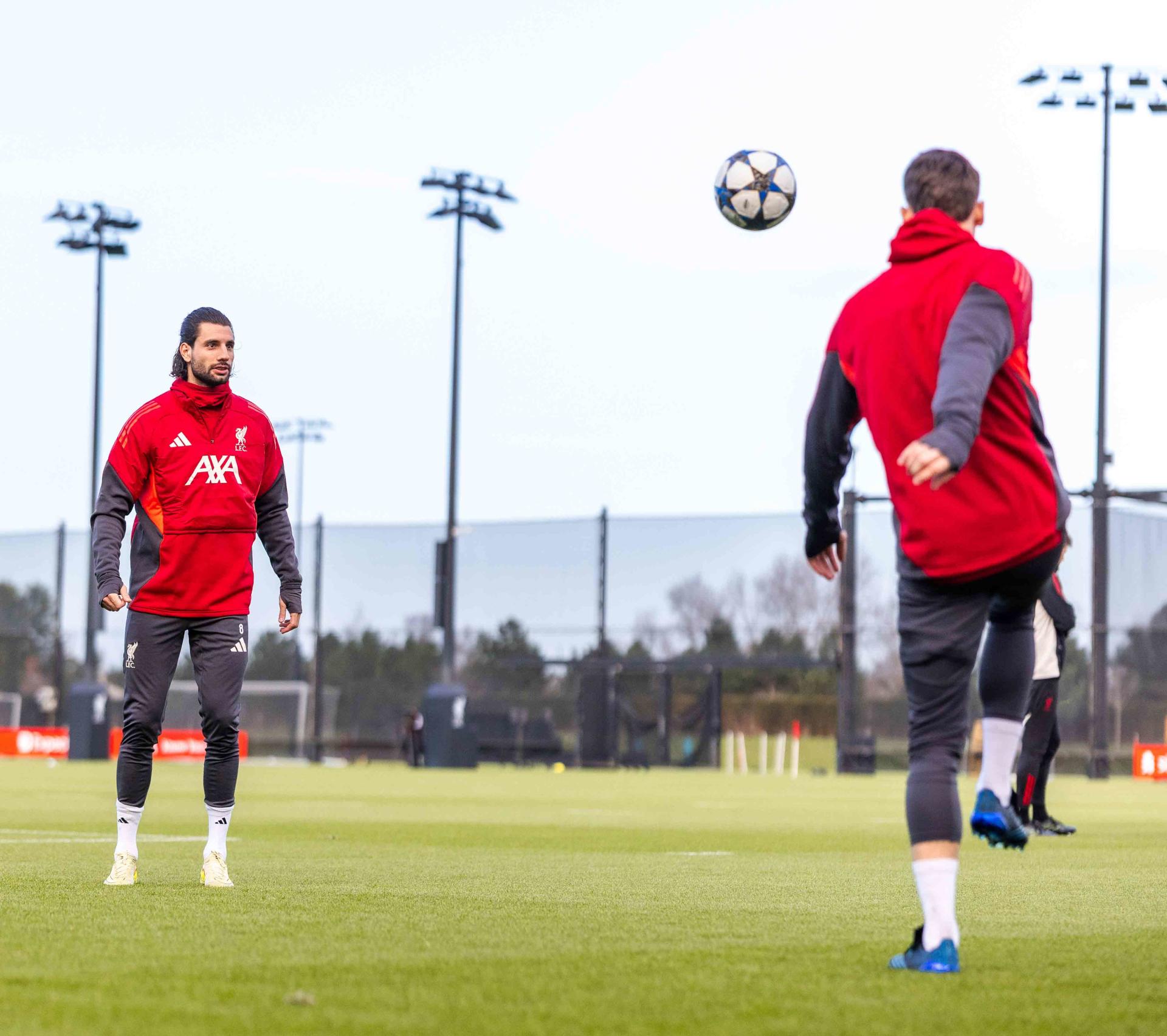 練習写真：チャンピオンズリーグのインテル戦に向けて準備を進める