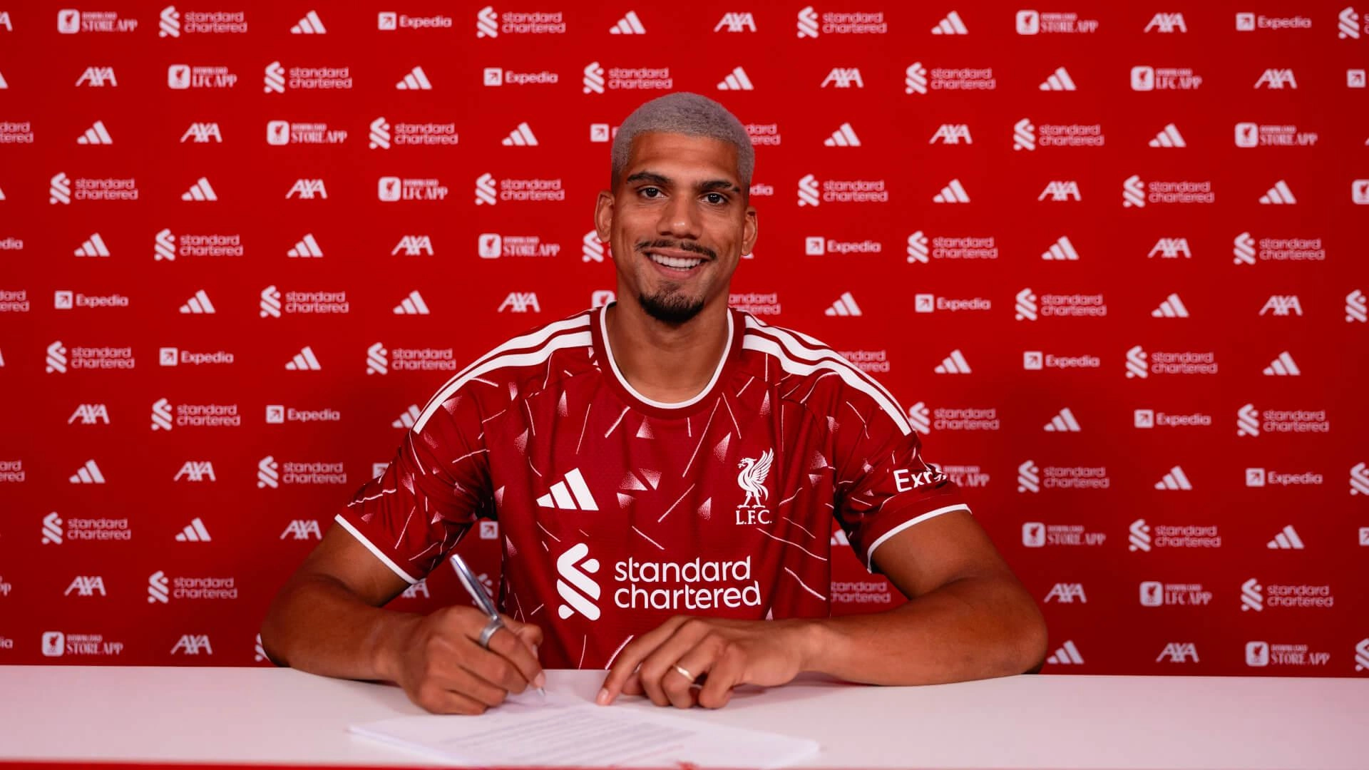 Liverpool masih melihat kontribusi Ronald Araujo
