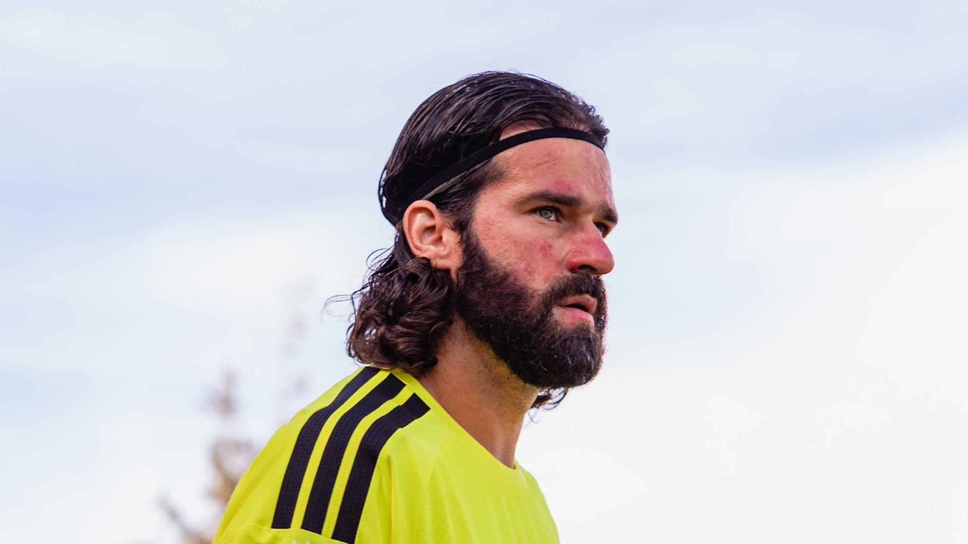 Alisson mau tinggalkan Liverpool