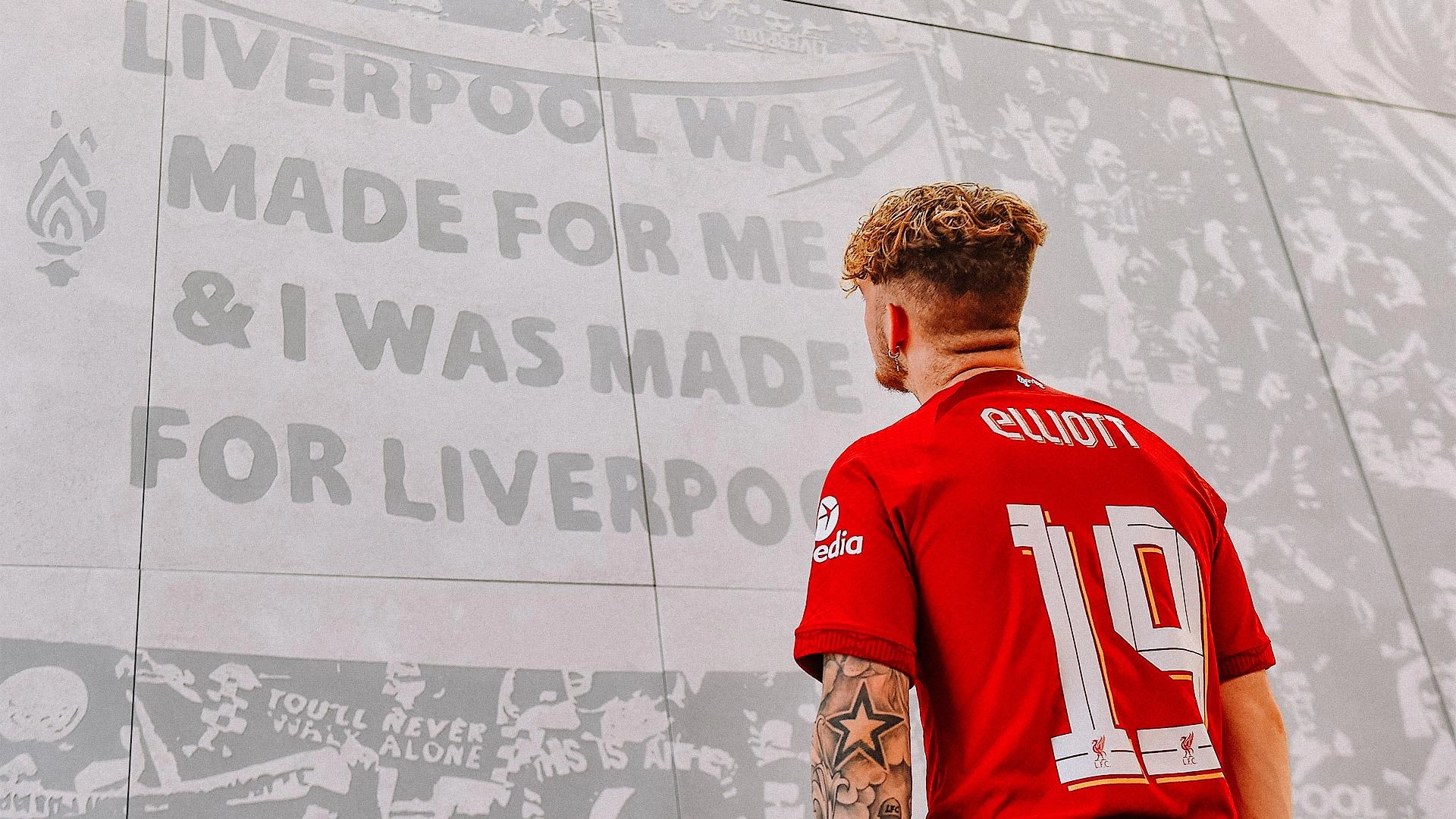Harvey Elliott poses with new No.19 Liverpool shirt - Liverpool FC