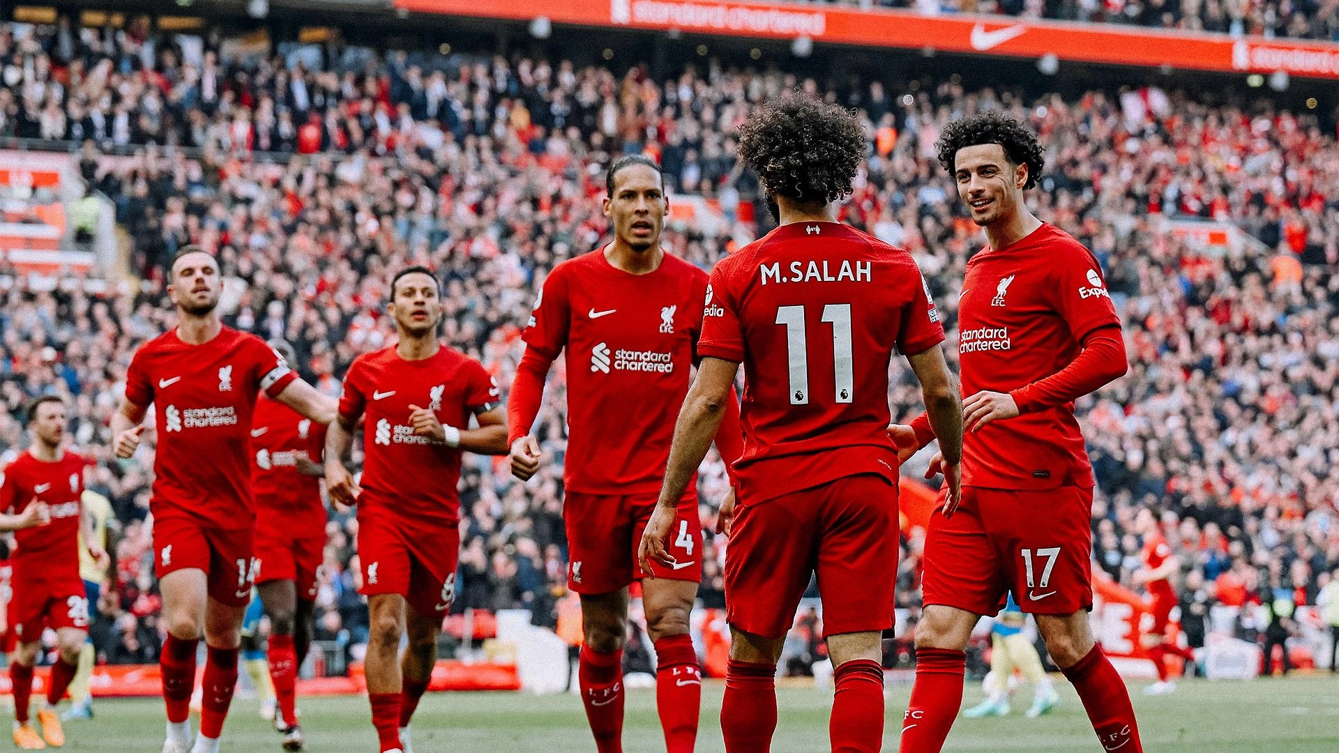 Salah brilha e Liverpool derrota Nottingham Forest por 3 a 0 para