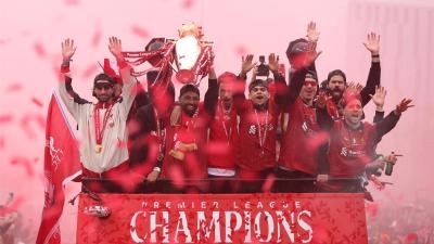 リバプール　プレミア優勝記念マグカップ※値下げ不可 trophy-parade-cover-lfc-
