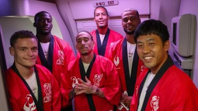 リヴァプール Liverpool FC 法被 Happi Reds recreate iconic Beatles happi coat photo upon arrival in