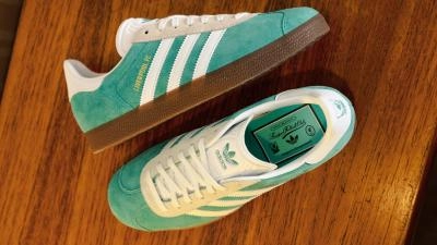 今すぐ発売：リバプールFC x アディダスガゼルサードキット