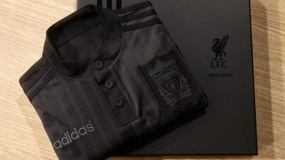 今すぐ発売：限定版のアディダスブリングバックブラックアウトジャージ